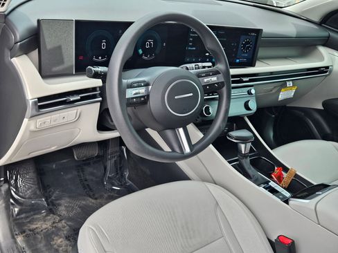 Used 2026 Hyundai Tucson SEL FWD image 13