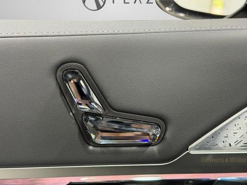 Certified 2025 BMW 760i xDrive 760i xDrive w/ Executive Package image 23