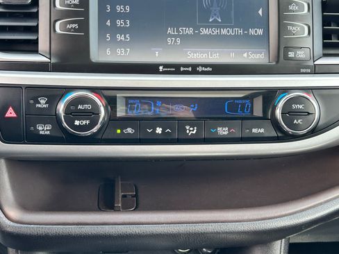 Used 2016 Toyota Highlander XLE image 21