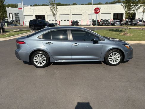 Used 2023 Toyota Corolla LE w/ LE Convenience Package FWD image 11