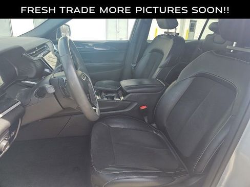 Used 2023 Jeep Grand Cherokee L Laredo image 9