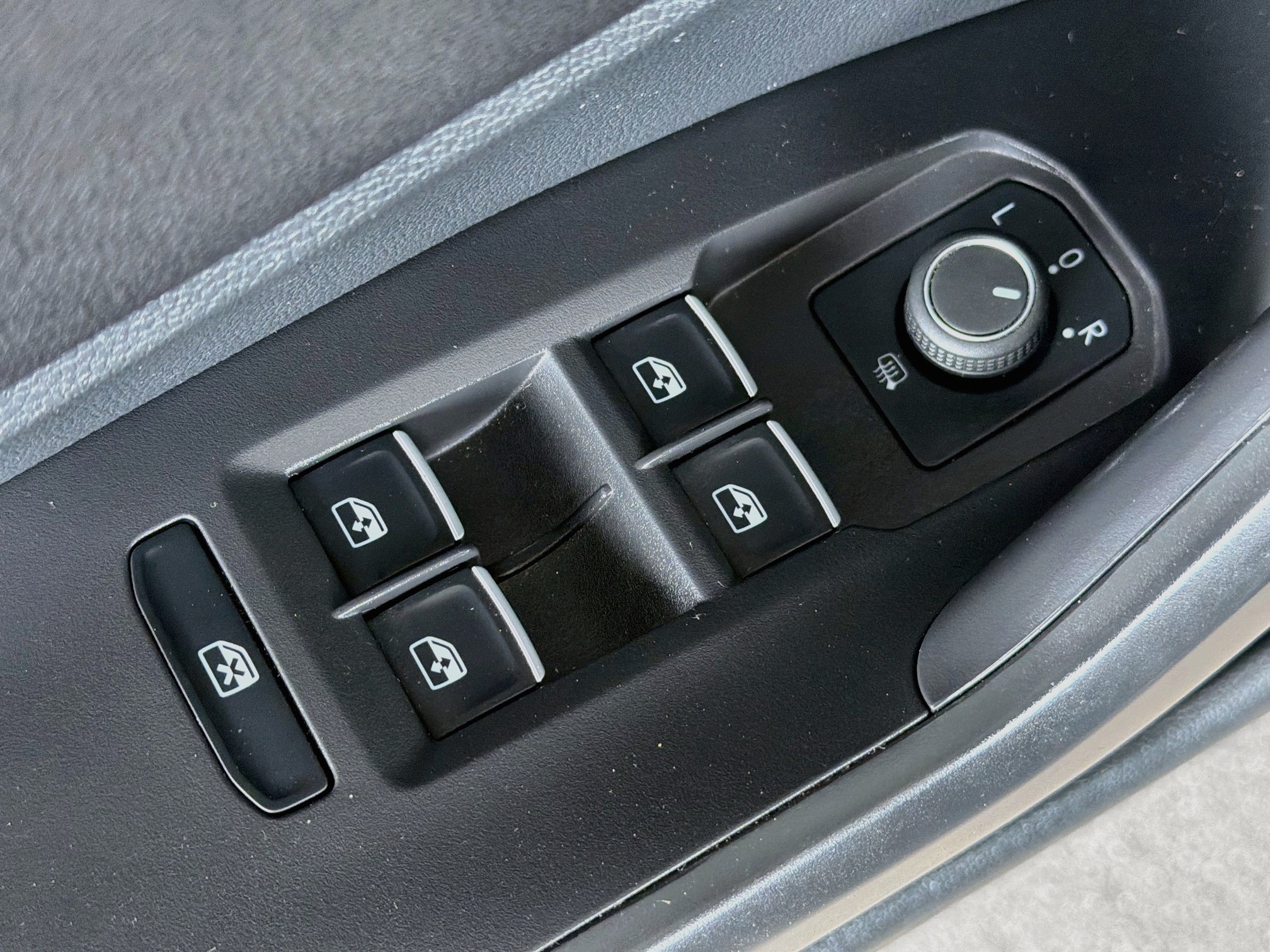 Used 2024 Volkswagen Jetta SE FWD image 15