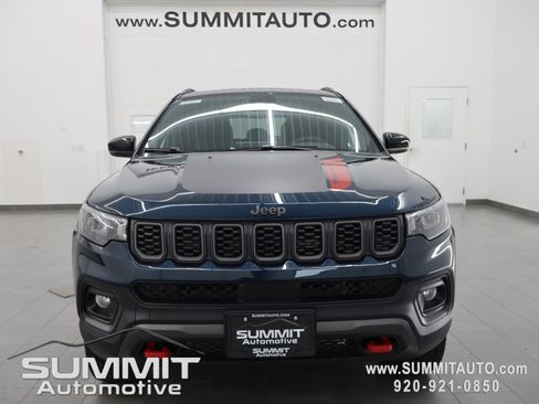 New 2026 Jeep Compass Trailhawk w/ Sun, Sound & Navigation Group AWD/4WD image 21