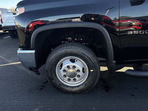 New 2026 Chevrolet Silverado 3500 LT image 16