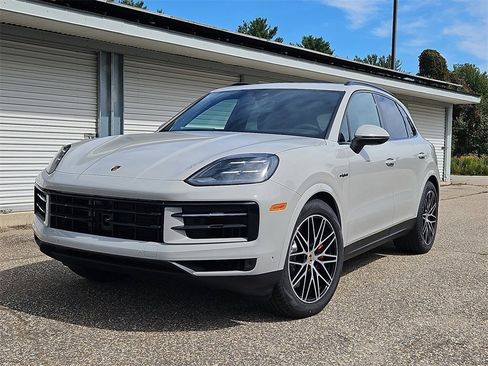 New 2026 Porsche Cayenne S image 1