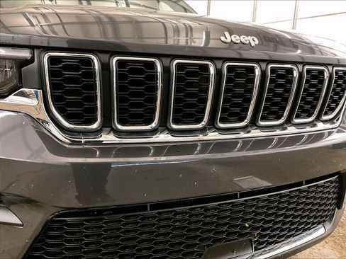Used 2025 Jeep Grand Cherokee Laredo X w/ Luxury Tech Group I AWD/4WD image 29