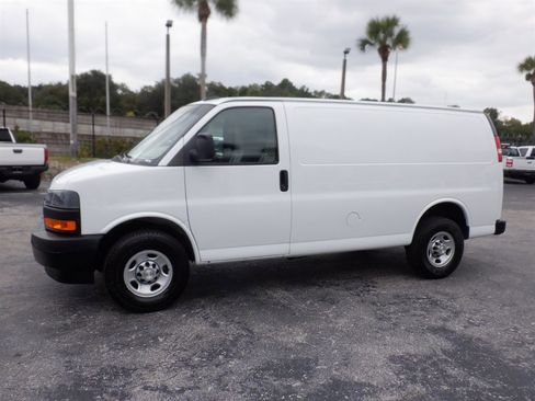 Used 2021 Chevrolet Express 2500 image 2