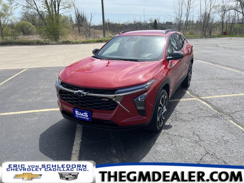 Used 2026 Chevrolet Trax RS w/ Driver Confidence Package FWD image 1