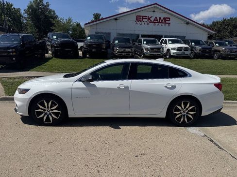 Used 2017 Chevrolet Malibu LT FWD image 2