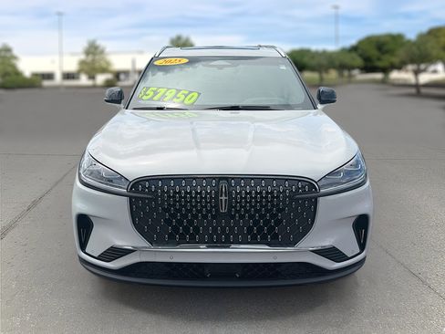 Used 2025 Lincoln Aviator Reserve w/ Illumination Package RWD image 2