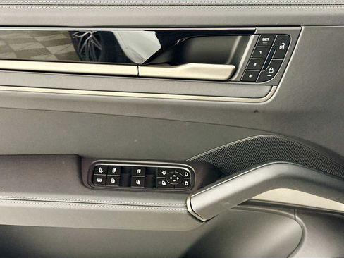 New 2025 Porsche Cayenne Turbo image 18