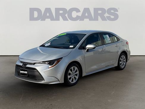 Used 2025 Toyota Corolla LE FWD image 3