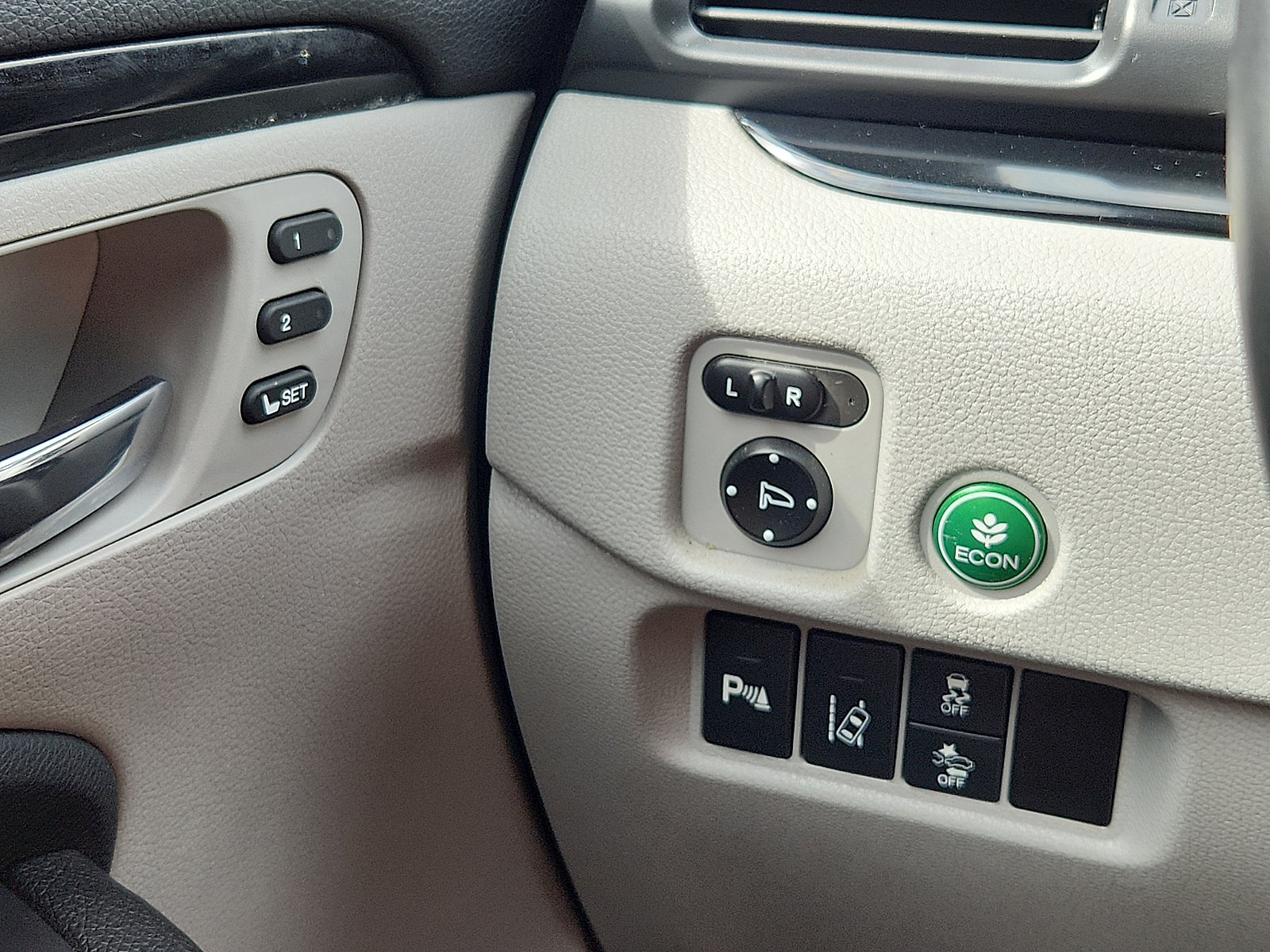 Used 2016 Honda Pilot Touring image 30