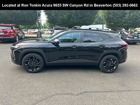 Used 2024 Chevrolet Trax RS w/ Sunroof Package FWD image 7