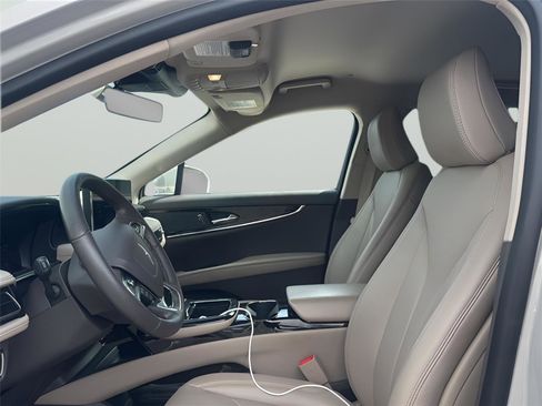 Used 2023 Lincoln Nautilus FWD image 15