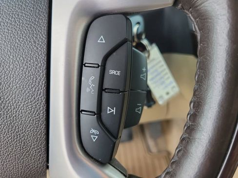 Used 2011 Cadillac Escalade Luxury AWD/4WD image 27