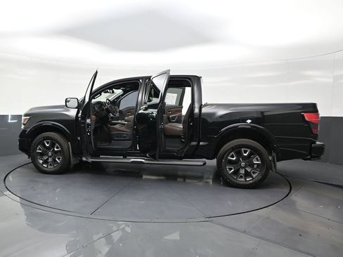 Used 2021 Nissan Titan Platinum Reserve w/ Moonroof Package image 29