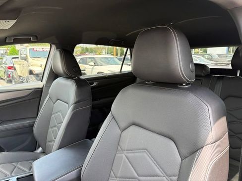 Used 2025 Volkswagen Atlas Cross Sport SE FWD image 23