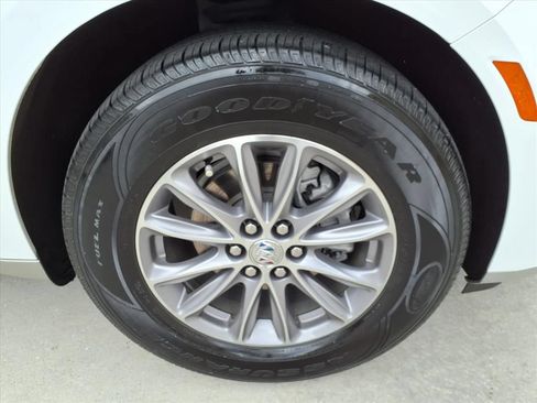 Used 2024 Buick Enclave Essence FWD image 7