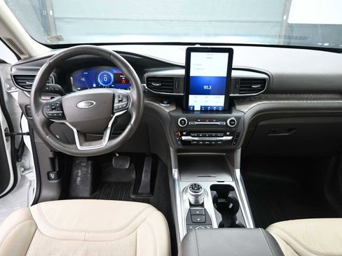 Used 2020 Ford Explorer Platinum w/ Premium Technology Package image 17