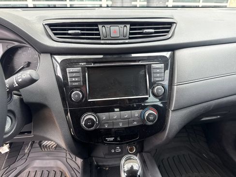 Used 2019 Nissan Rogue S FWD image 11