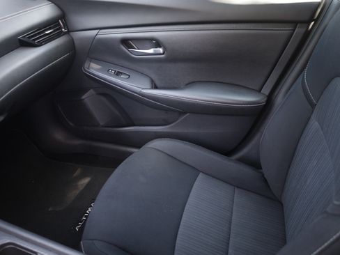 Used 2024 Nissan Sentra SV FWD image 11