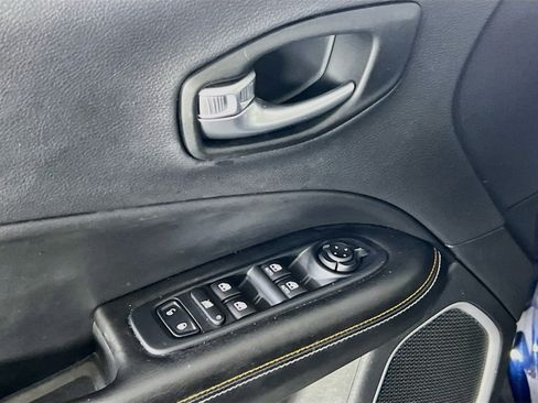 Used 2021 Jeep Compass Latitude AWD/4WD image 17