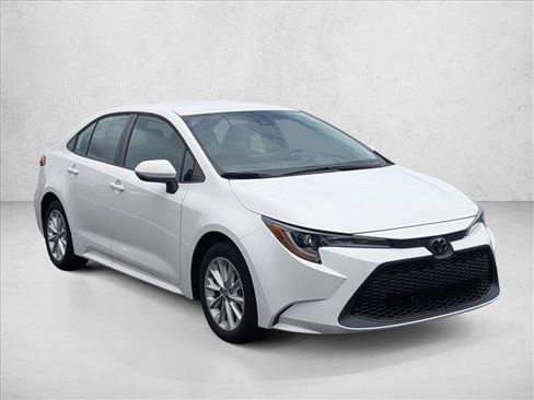 Used 2022 Toyota Corolla LE w/ LE Convenience Package FWD image 3