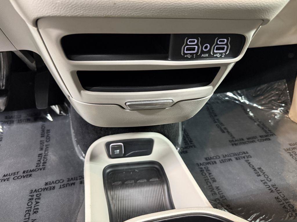 Used 2023 Chrysler Pacifica Touring-L FWD image 21