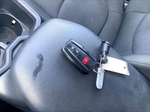 Used 2025 Toyota RAV4 XLE FWD image 14