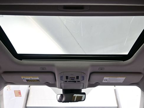 Used 2023 Toyota Highlander XLE AWD/4WD image 19