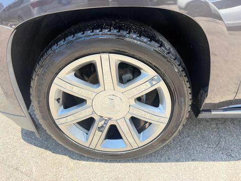 Used 2018 Cadillac Escalade ESV Platinum AWD/4WD image 2