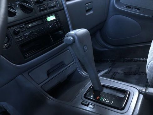 Used 1993 Toyota Camry LE FWD image 26