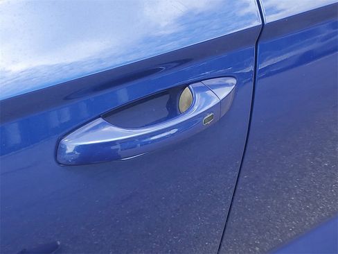 Used 2022 Volkswagen Taos SE image 16