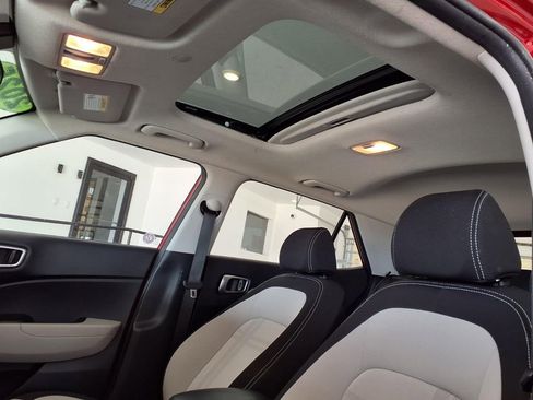 Used 2025 Hyundai Venue SEL FWD image 7