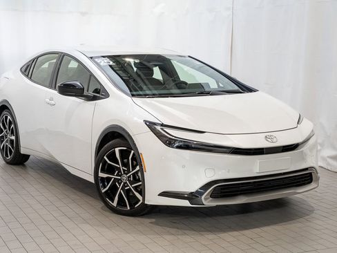 Certified 2025 Toyota Prius XSE image 1