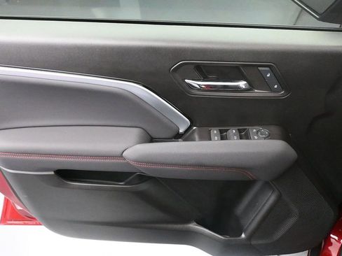 Used 2024 Chevrolet Colorado Z71 w/ Z71 Convenience Package 2 image 11