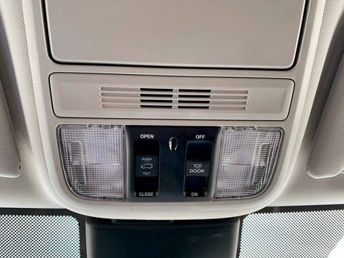 Used 2025 Honda Odyssey EX-L image 25