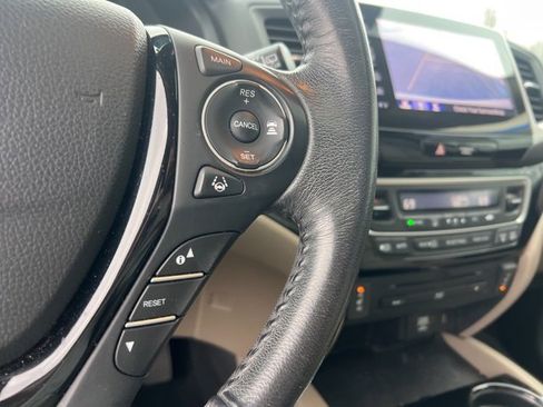 Certified 2017 Honda Pilot Touring image 23