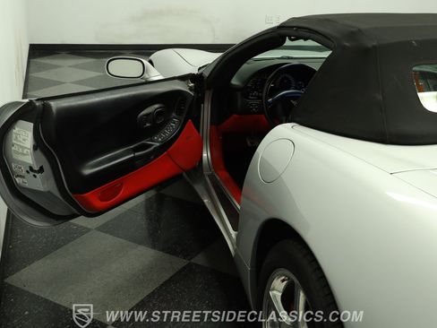 Used 2001 Chevrolet Corvette Grand Sport w/ Preferred Equipment Group2 RWD image 33