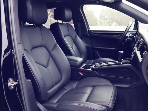 Certified 2022 Porsche Macan S image 25