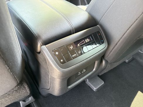 Used 2022 Nissan Pathfinder SV FWD image 23