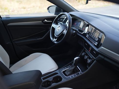 Used 2020 Volkswagen Jetta R-Line image 17