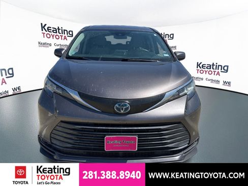 Used 2021 Toyota Sienna LE FWD image 2