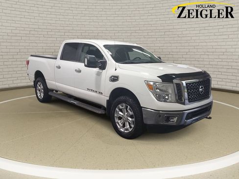 Used 2017 Nissan Titan SV AWD/4WD image 3