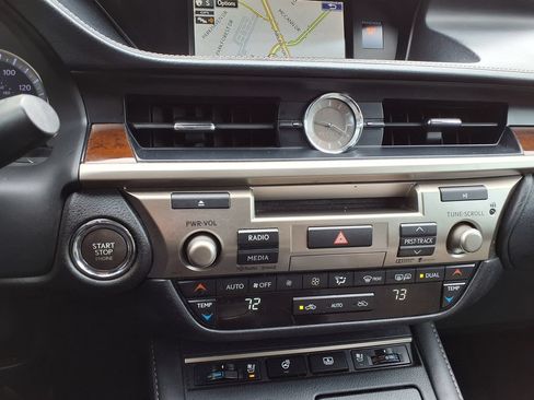 Used 2016 Lexus ES 350 w/ Luxury Package w/Wood Trim FWD image 26