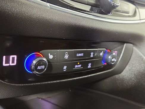 Used 2020 Buick Enclave Essence w/ Sound and Sites Package AWD/4WD image 21