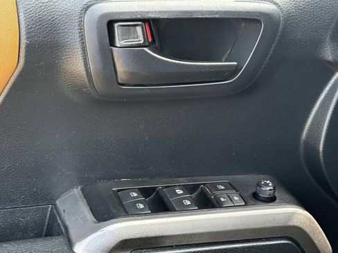 Used 2019 Toyota Tacoma SR5 image 25