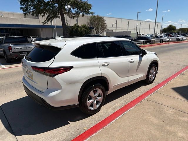 Used 2021 Toyota Highlander LE FWD image 6