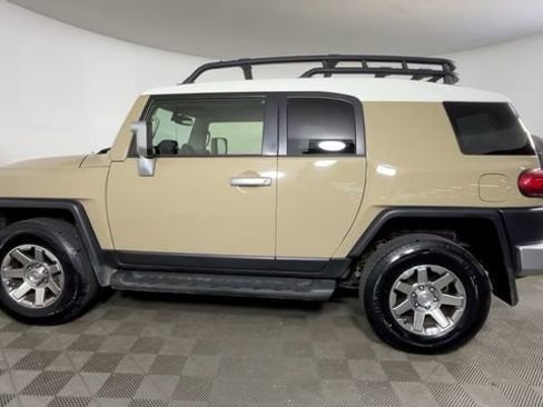 Used 2014 Toyota FJ Cruiser 4WD w/ Upgrade Package image 10